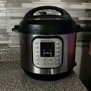 Instant Pot Duo 8-quart Multi-Use Pressure Cooker, V5 stainless steel
